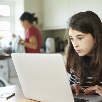 Tips for students to complete college application on time